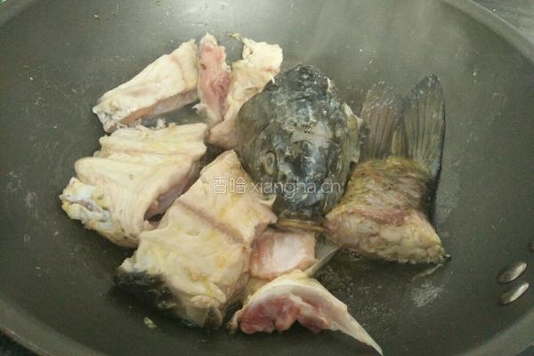垮炖鲜鱼豆腐的做法图解4