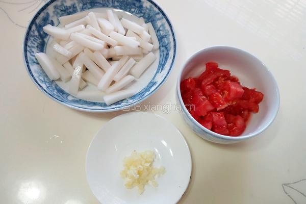 西红柿炒年糕的做法图解1
