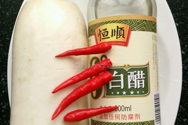 酸辣萝卜条的做法图解1