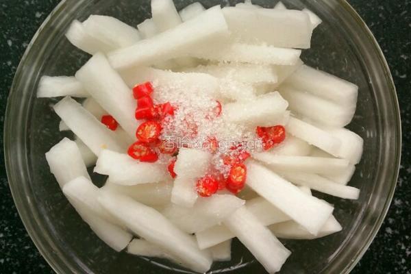酸辣萝卜条的做法图解6