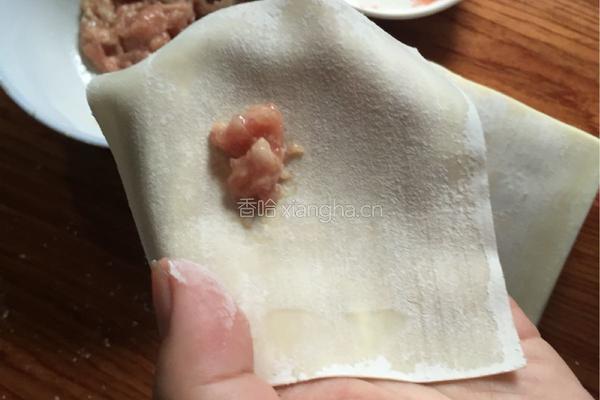 馄饨的包法的做法图解2