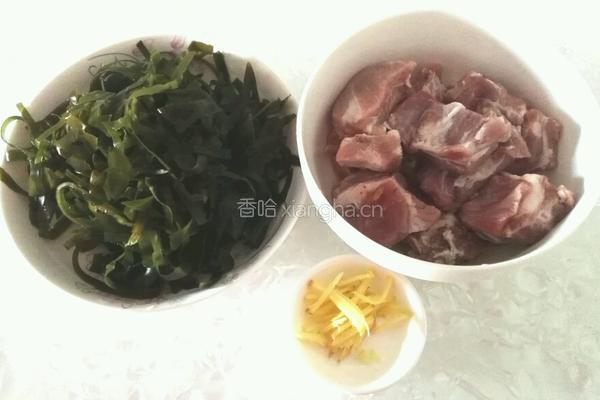排骨烧海带的做法图解1