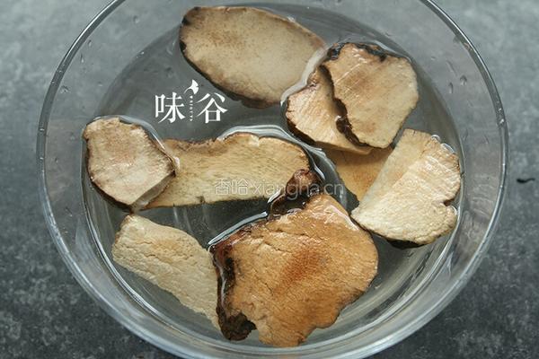 土茯苓鸡汤的做法图解2
