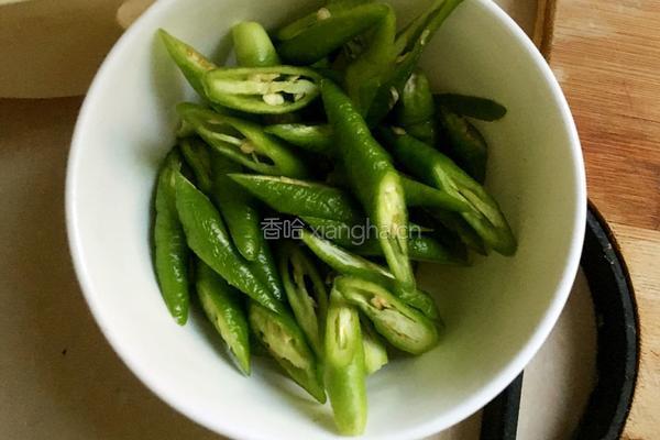榨菜炒蛋的做法图解2