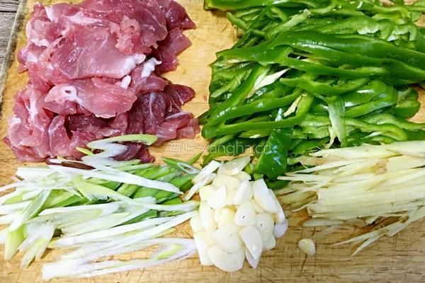 青椒小炒肉的做法图解2