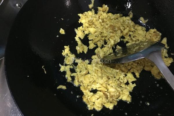 韭菜鸡蛋春卷的做法图解4