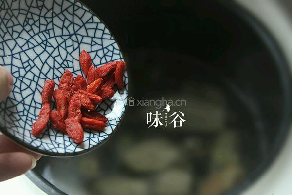 花旗参红枣炖鸡汤的做法图解4