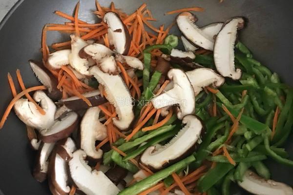 爆炒青椒香菇的做法图解6