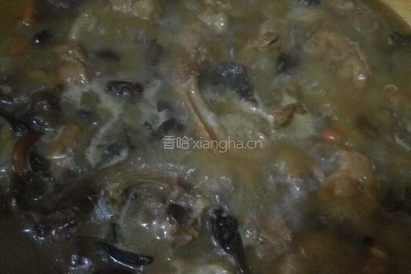野蘑菇炖鸡的做法图解12