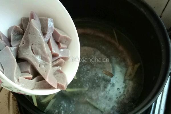 金针菇猪肝汤的做法图解5