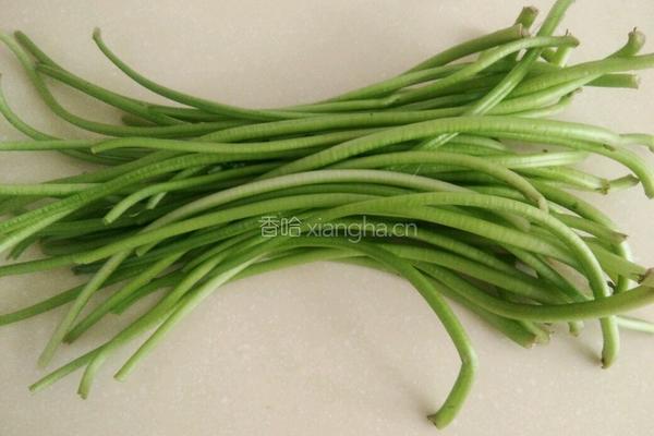 凉拌红薯茎的做法图解1