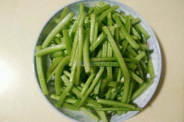 凉拌红薯茎的做法图解2