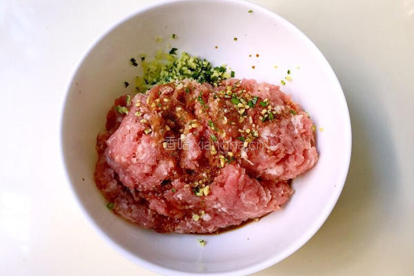 韭菜肉馅鸡蛋饺子的做法图解1