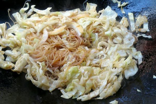 甘蓝炒粉的做法图解5