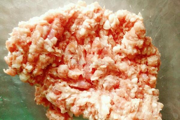 芹菜羊肉水饺的做法图解3
