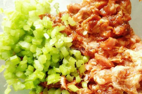 芹菜羊肉水饺的做法图解6