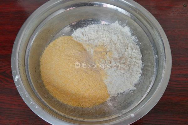 玉米面馅饼的做法图解1