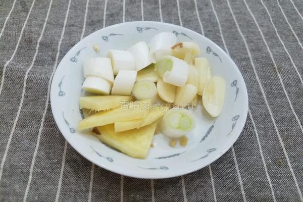 香辣肥肠的做法图解3