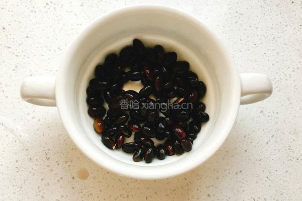 黑豆红枣米糊的做法图解1