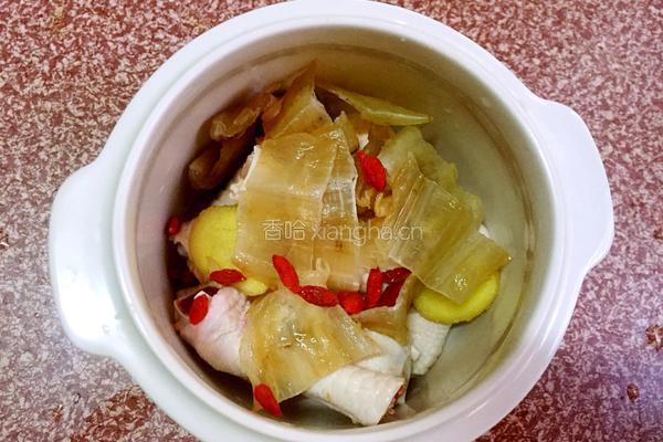 花胶杞子煲鸡脚的做法图解3
