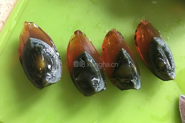 松花皮蛋的做法图解2