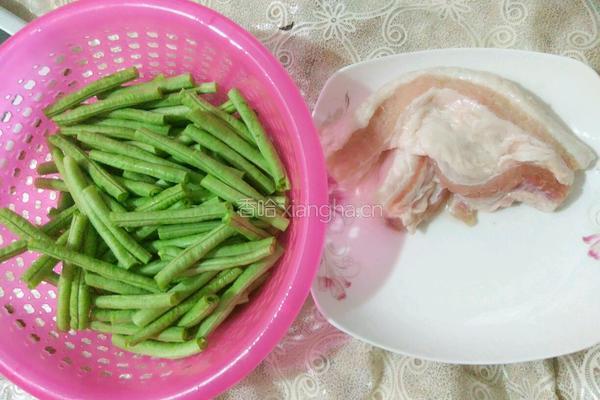 豆角回锅肉的做法图解1