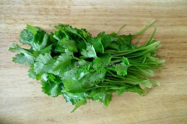 豆皮香菜卷的做法图解1