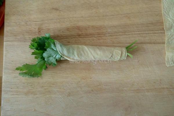豆皮香菜卷的做法图解4
