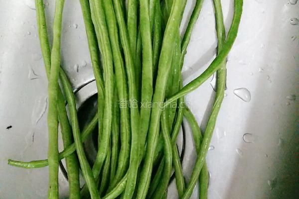 烂肉酸豇豆的做法图解1