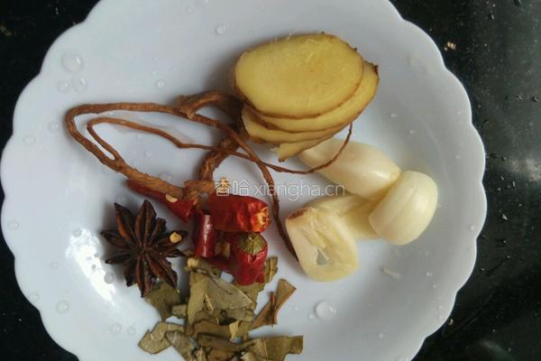 芋头煮牛肉的做法图解2