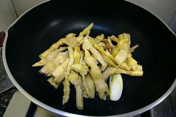 酸笋田螺煲的做法图解8