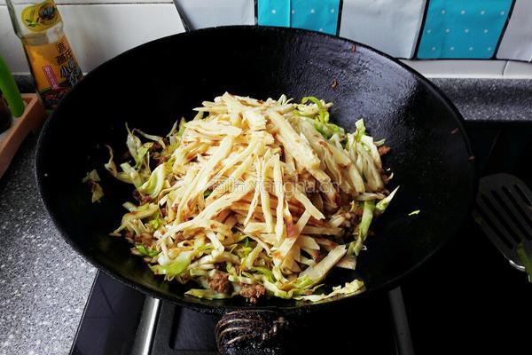 家常四鲜炒饼的做法图解6