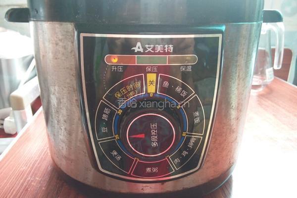 花生玉米排骨汤的做法图解6