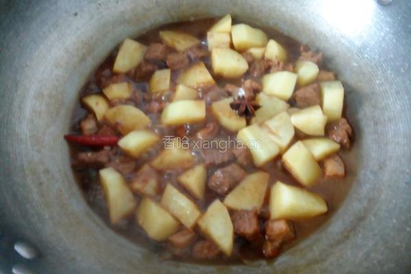 小土豆红烧肉的做法图解12