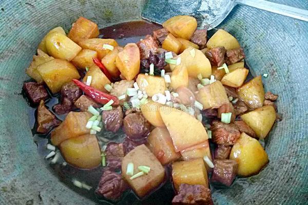 小土豆红烧肉的做法图解14