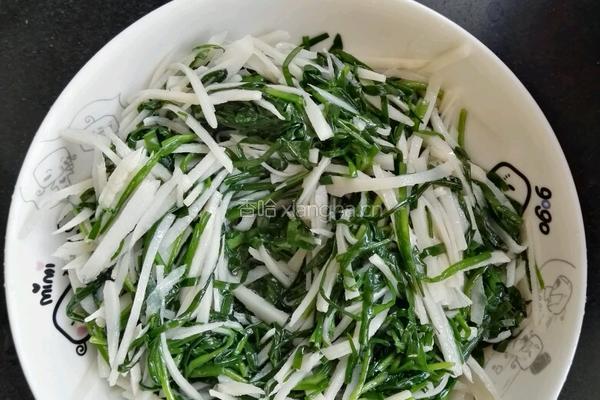 韭菜炒藕丝的做法图解3