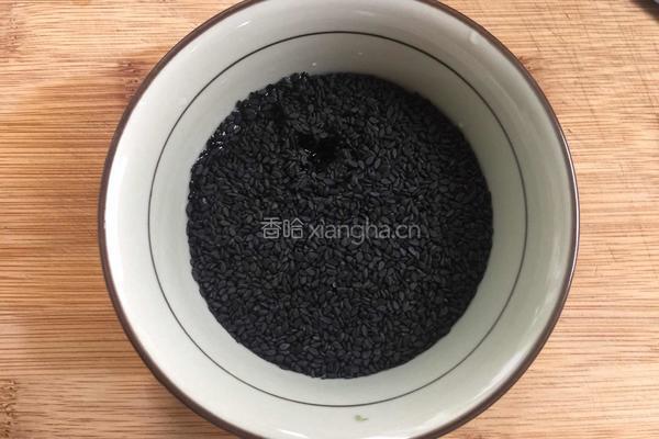 黑芝麻酱的做法图解1