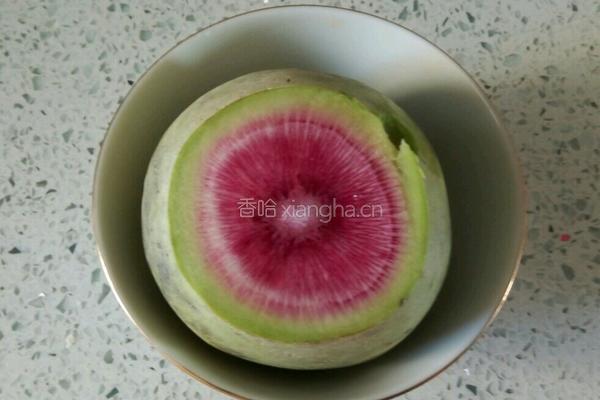 凉拌心里美萝卜丝的做法图解1