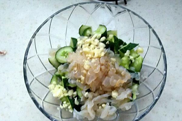 海蜇拌黄瓜的做法图解2