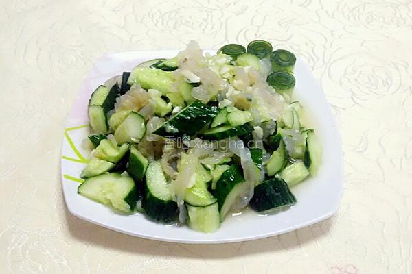 海蜇拌黄瓜的做法图解3