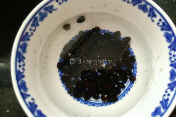 生地黑豆排骨汤的做法图解3