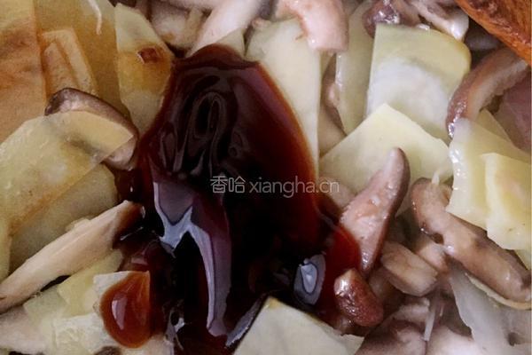 榛蘑炒土豆片的做法图解4
