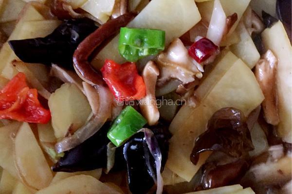 榛蘑炒土豆片的做法图解5