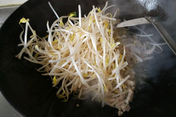 豆芽肉丝焖饼的做法图解4