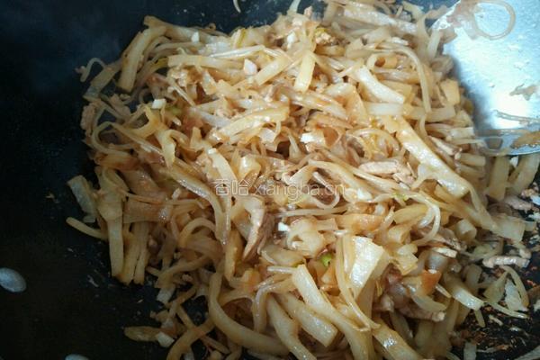 豆芽肉丝焖饼的做法图解6
