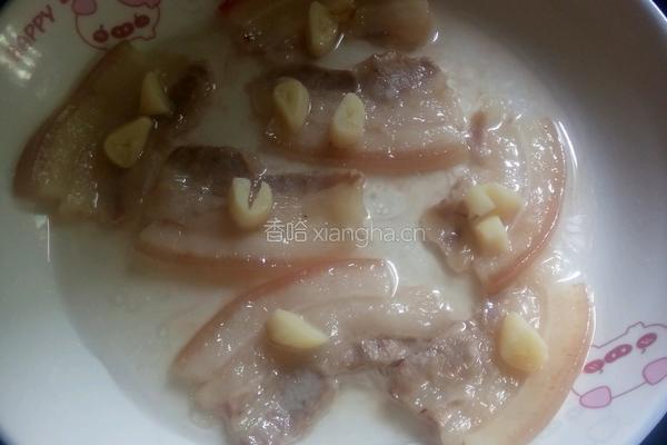 白菜炒肉的做法图解1