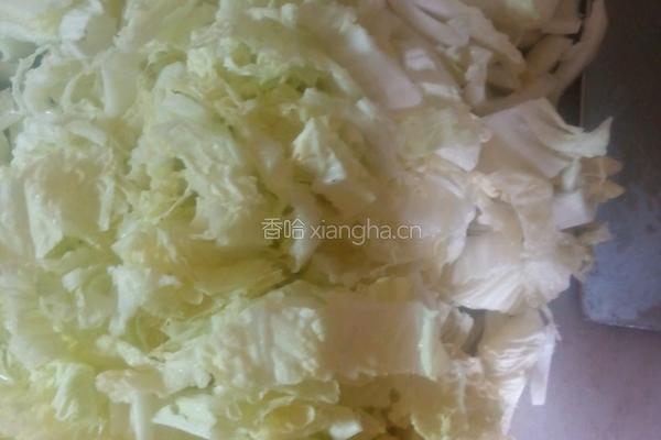 白菜炒肉的做法图解2