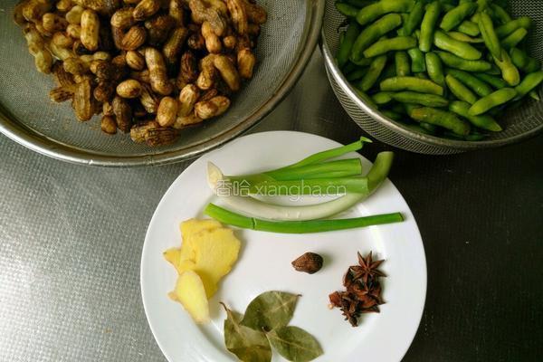 云南小毛豆煮花生的做法图解1