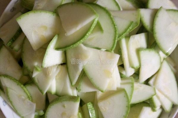 炒西葫芦的做法图解1