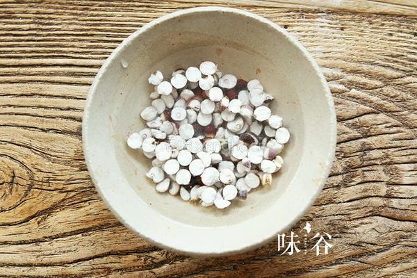 芡实枸杞银耳羹的做法图解3